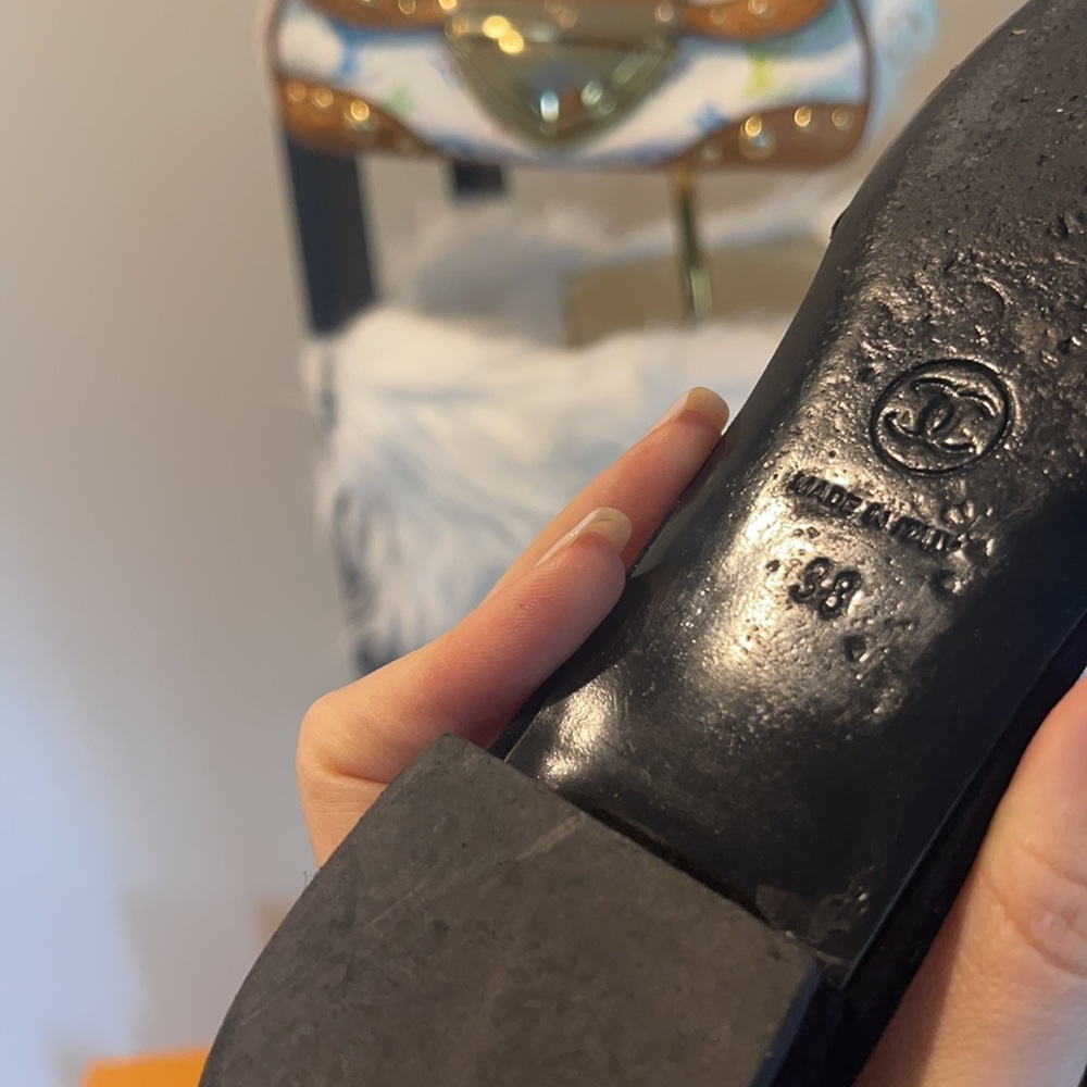 Rare CHANEL Interlocking CC Black Leather Open Toe Slides / Mules / 38 - Picture 8 of 9